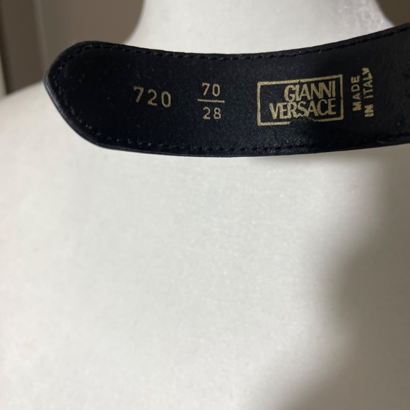 90s Vintage Gianni Versace leather belt w/ Medusa and gold paper clips - Picture 7 of 7